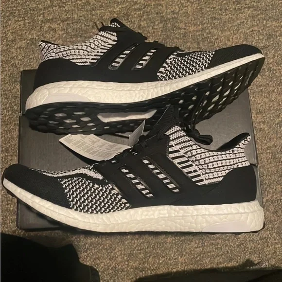 Adidas Ultraboost 5.0 DNA ‘Oreo’ - Picture 2 of 8
